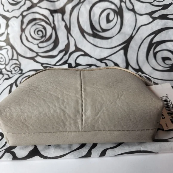 BRIGHTON taupe mini leather coin purse with heart in front New - Picture 4 of 5